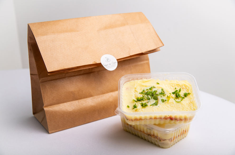 Camadas de sabor: frango e batata com um toque especial