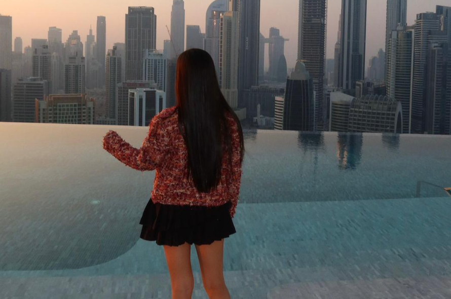 Cidade ultramoderna no meio do deserto