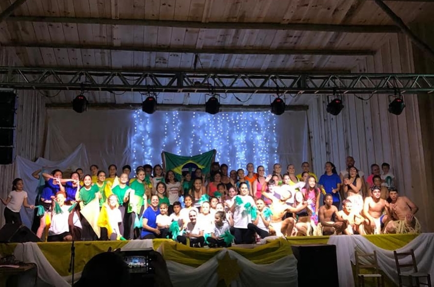 Sob a luz da dança