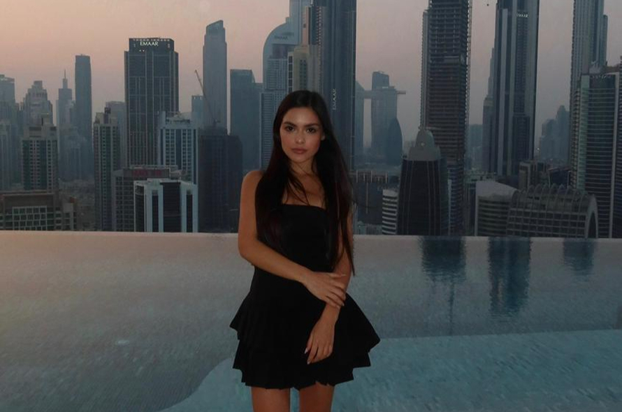 Cidade ultramoderna no meio do deserto