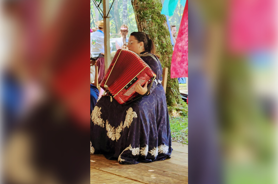 A Gaiteira que Quebrou Barreiras e Transformou o Talento em Amor e Coragem