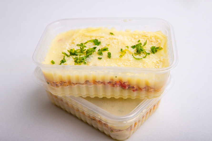 Camadas de sabor: frango e batata com um toque especial