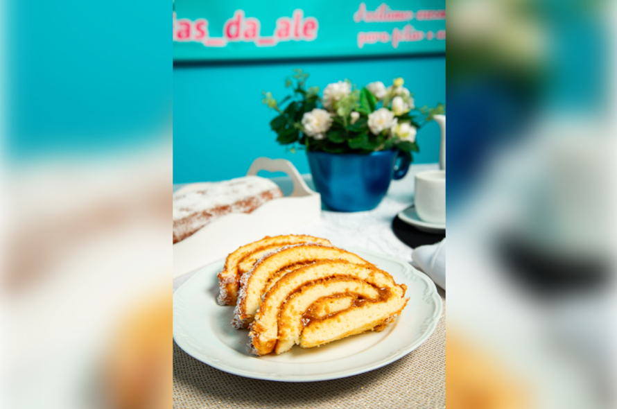 Rocambole de doce de leite com coco