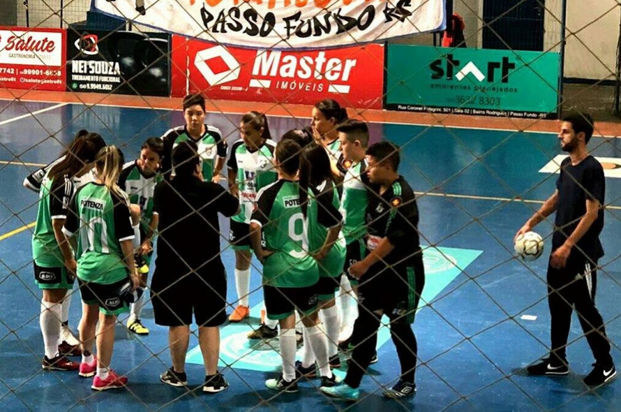 ELAS em quadra